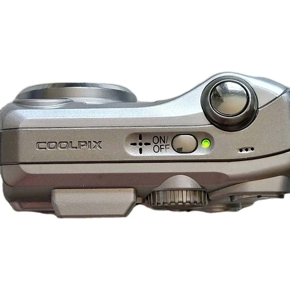 Nikon Coolpix 2100 2.0MP Digital Camera - FOR PARTS - Lens Error - Very Clean‎